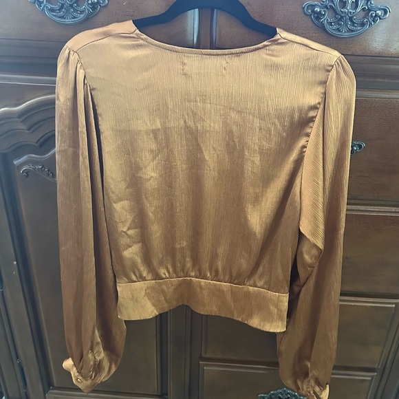 DO+BE Women's Gold Twist Front Top - Picture 4 of 7